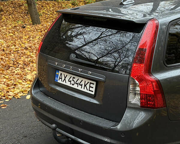 Серый Вольво В50, объемом двигателя 1.98 л и пробегом 248 тыс. км за 11800 $, фото 3 на Automoto.ua