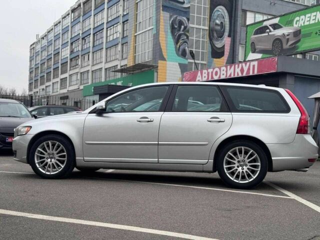 Серый Вольво В50, объемом двигателя 2 л и пробегом 258 тыс. км за 10200 $, фото 4 на Automoto.ua