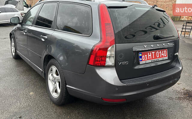 Серый Вольво В50, объемом двигателя 1.6 л и пробегом 219 тыс. км за 9700 $, фото 17 на Automoto.ua