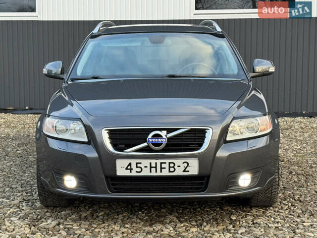 Серый Вольво В50, объемом двигателя 1.6 л и пробегом 228 тыс. км за 8950 $, фото 2 на Automoto.ua