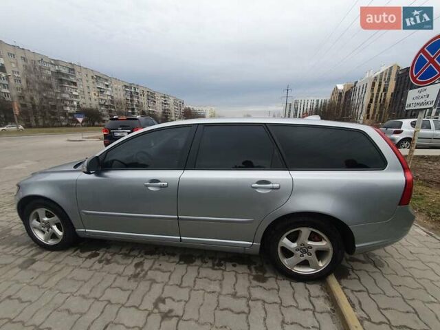 Серый Вольво В50, объемом двигателя 1.56 л и пробегом 331 тыс. км за 7600 $, фото 1 на Automoto.ua