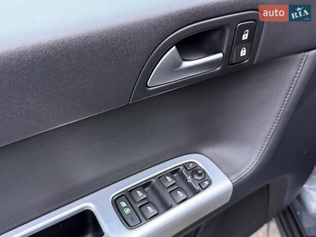 Серый Вольво В50, объемом двигателя 1.6 л и пробегом 222 тыс. км за 8500 $, фото 39 на Automoto.ua