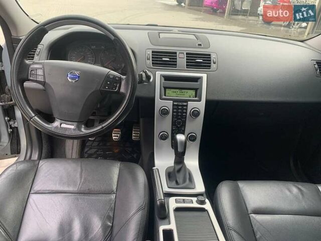 Серый Вольво В50, объемом двигателя 1.6 л и пробегом 244 тыс. км за 8600 $, фото 3 на Automoto.ua