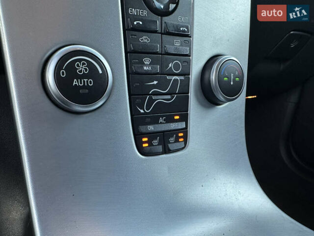 Серый Вольво В50, объемом двигателя 1.6 л и пробегом 215 тыс. км за 7499 $, фото 121 на Automoto.ua