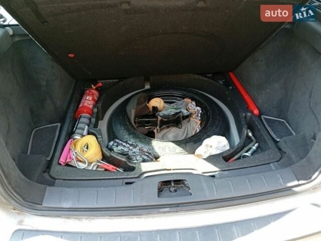 Сірий Вольво V50, об'ємом двигуна 1.56 л та пробігом 271 тис. км за 8600 $, фото 41 на Automoto.ua