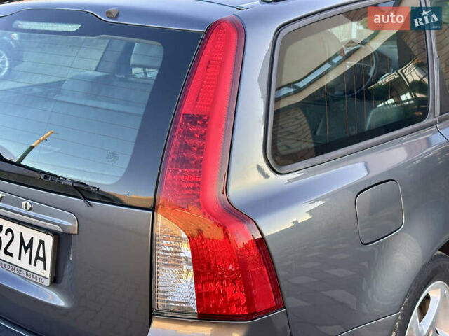 Серый Вольво В50, объемом двигателя 1.6 л и пробегом 215 тыс. км за 7499 $, фото 84 на Automoto.ua