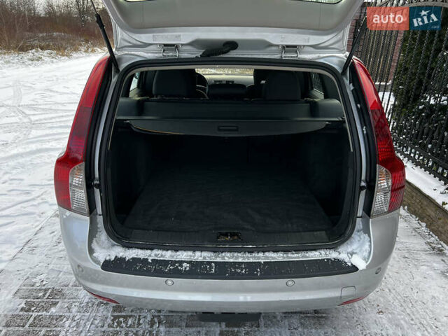 Сірий Вольво V50, об'ємом двигуна 1.6 л та пробігом 240 тис. км за 8000 $, фото 44 на Automoto.ua