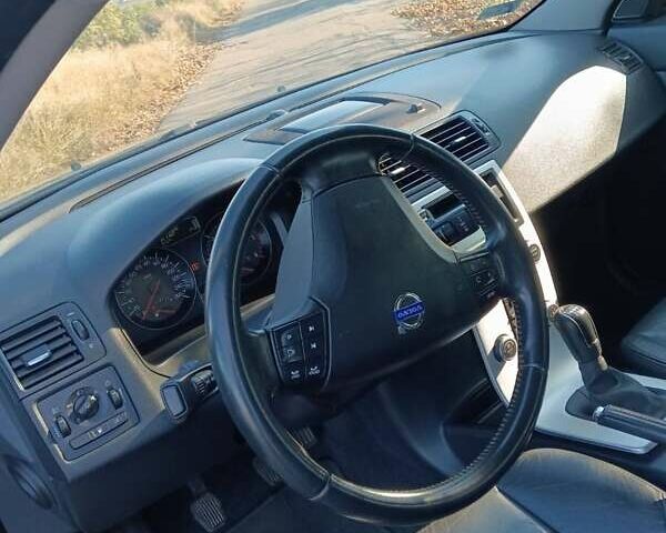 Серый Вольво В50, объемом двигателя 1.56 л и пробегом 350 тыс. км за 7200 $, фото 7 на Automoto.ua