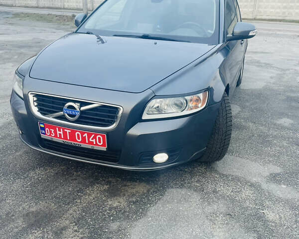 Серый Вольво В50, объемом двигателя 1.6 л и пробегом 221 тыс. км за 8900 $, фото 2 на Automoto.ua