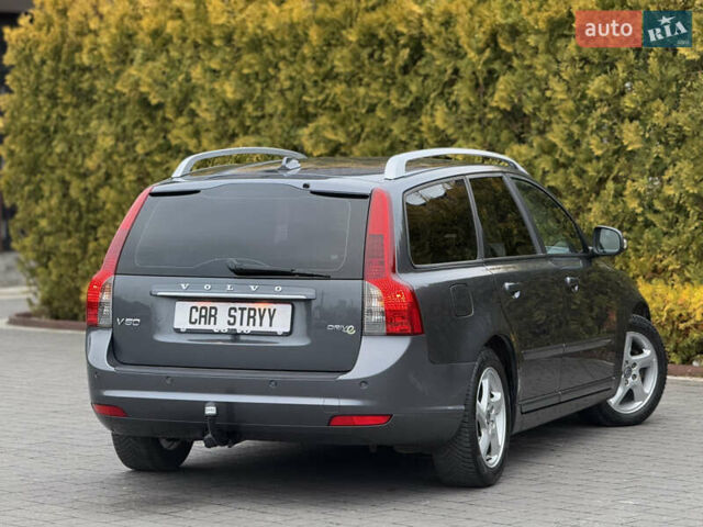 Серый Вольво В50, объемом двигателя 1.6 л и пробегом 222 тыс. км за 8500 $, фото 2 на Automoto.ua