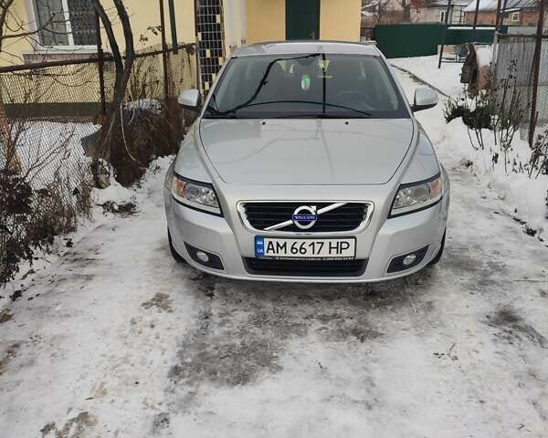 Серый Вольво В50, объемом двигателя 1.6 л и пробегом 230 тыс. км за 8275 $, фото 10 на Automoto.ua