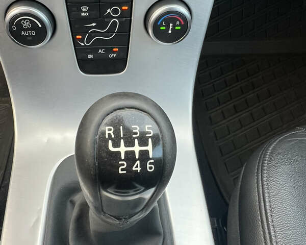 Серый Вольво В50, объемом двигателя 1.6 л и пробегом 240 тыс. км за 8999 $, фото 26 на Automoto.ua