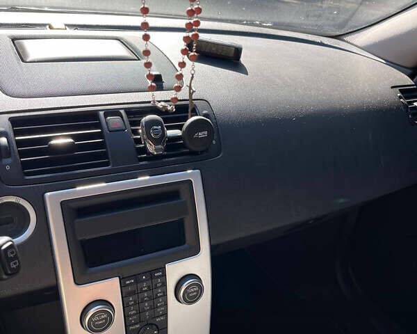 Серый Вольво В50, объемом двигателя 1.6 л и пробегом 245 тыс. км за 8500 $, фото 5 на Automoto.ua