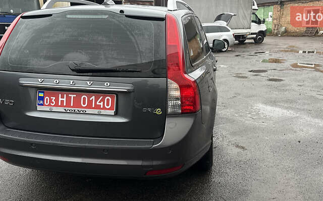 Серый Вольво В50, объемом двигателя 1.6 л и пробегом 219 тыс. км за 9700 $, фото 15 на Automoto.ua