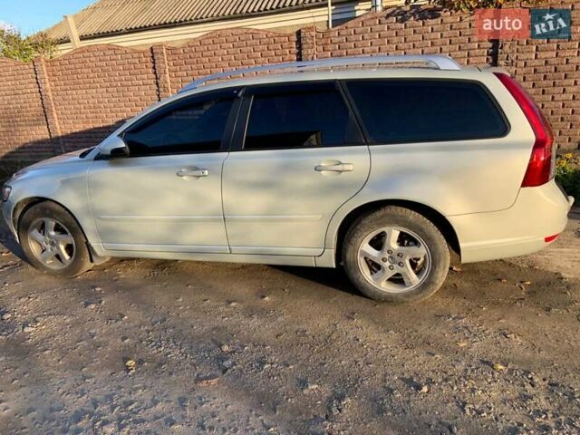 Сірий Вольво V50, об'ємом двигуна 1.56 л та пробігом 220 тис. км за 8600 $, фото 1 на Automoto.ua