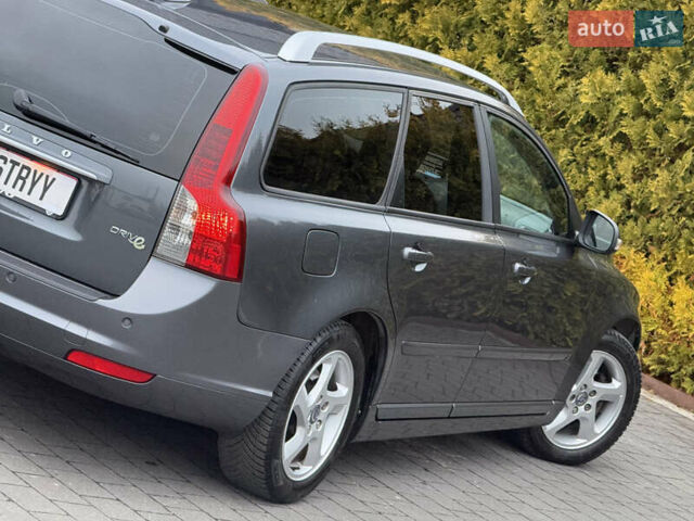 Серый Вольво В50, объемом двигателя 1.6 л и пробегом 222 тыс. км за 8500 $, фото 23 на Automoto.ua