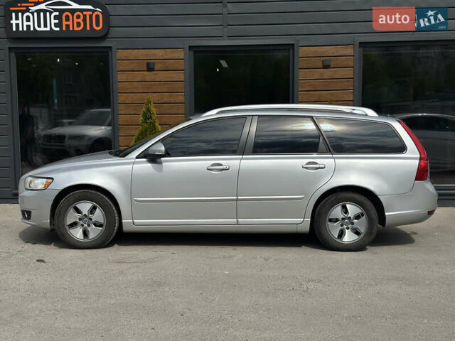Серый Вольво В50, объемом двигателя 1.6 л и пробегом 251 тыс. км за 7800 $, фото 9 на Automoto.ua