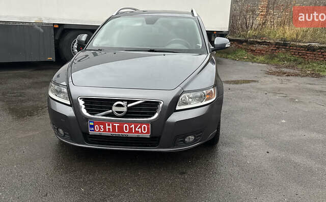 Серый Вольво В50, объемом двигателя 1.6 л и пробегом 219 тыс. км за 9700 $, фото 12 на Automoto.ua