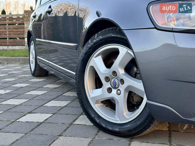 Серый Вольво В50, объемом двигателя 1.6 л и пробегом 215 тыс. км за 7499 $, фото 60 на Automoto.ua