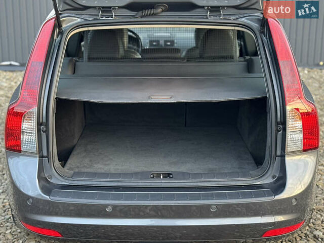 Серый Вольво В50, объемом двигателя 1.6 л и пробегом 228 тыс. км за 8950 $, фото 53 на Automoto.ua