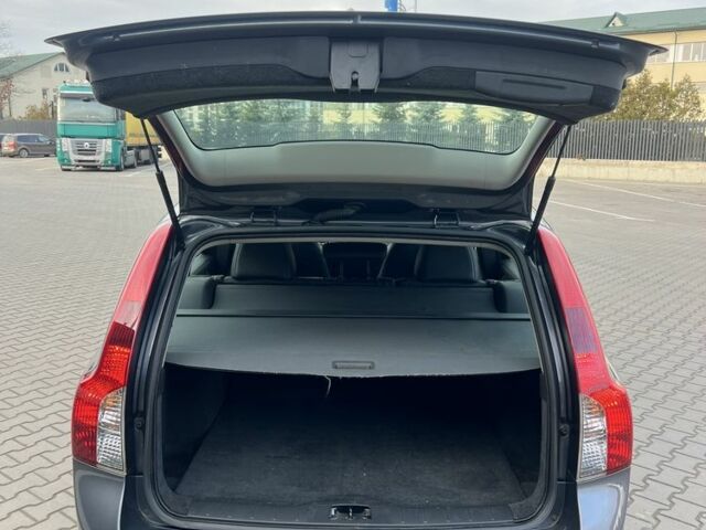 Серый Вольво В50, объемом двигателя 1.6 л и пробегом 240 тыс. км за 8999 $, фото 16 на Automoto.ua