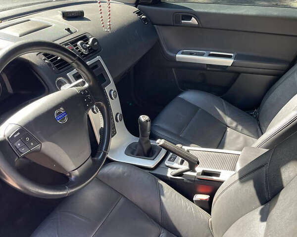 Серый Вольво В50, объемом двигателя 1.6 л и пробегом 245 тыс. км за 8500 $, фото 4 на Automoto.ua