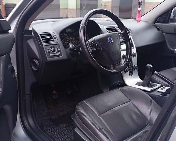 Серый Вольво В50, объемом двигателя 1.6 л и пробегом 275 тыс. км за 7800 $, фото 6 на Automoto.ua