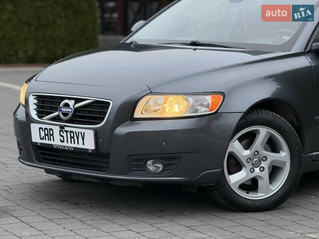 Серый Вольво В50, объемом двигателя 1.6 л и пробегом 222 тыс. км за 8500 $, фото 7 на Automoto.ua