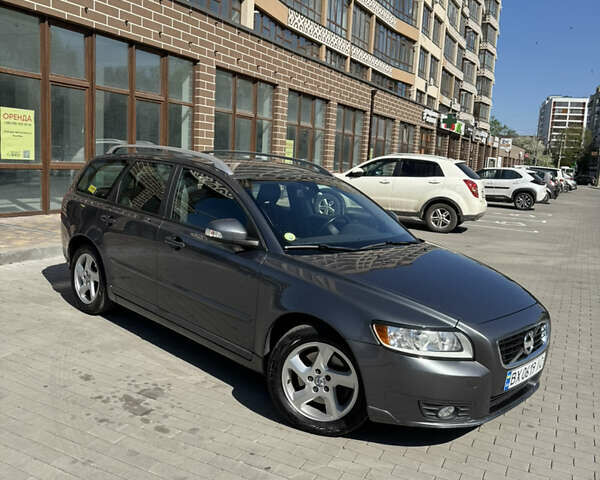 Серый Вольво В50, объемом двигателя 2 л и пробегом 234 тыс. км за 9700 $, фото 9 на Automoto.ua
