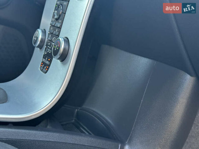 Серый Вольво В50, объемом двигателя 1.6 л и пробегом 215 тыс. км за 7499 $, фото 152 на Automoto.ua