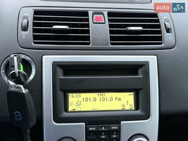 Серый Вольво В50, объемом двигателя 1.6 л и пробегом 222 тыс. км за 8500 $, фото 45 на Automoto.ua