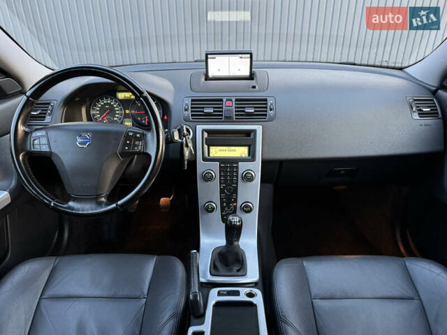 Серый Вольво В50, объемом двигателя 1.6 л и пробегом 228 тыс. км за 8950 $, фото 46 на Automoto.ua