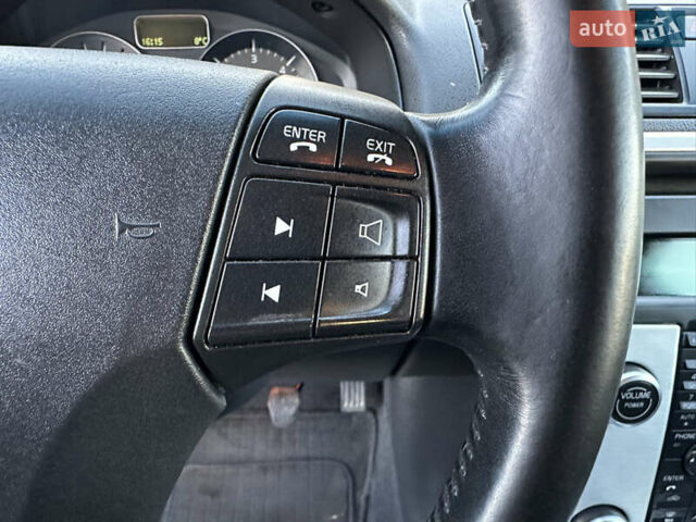 Серый Вольво В50, объемом двигателя 1.6 л и пробегом 215 тыс. км за 7499 $, фото 117 на Automoto.ua