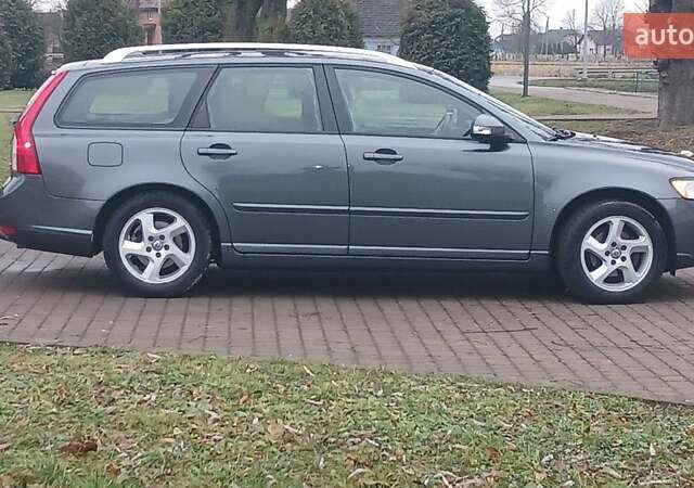 Сірий Вольво V50, об'ємом двигуна 0 л та пробігом 225 тис. км за 8750 $, фото 9 на Automoto.ua