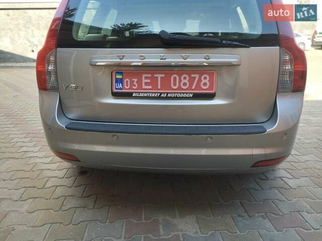 Сірий Вольво V50, об'ємом двигуна 1.6 л та пробігом 170 тис. км за 8100 $, фото 3 на Automoto.ua