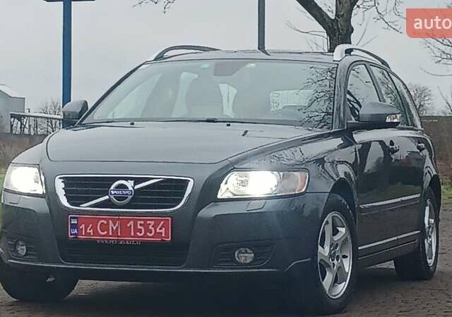 Сірий Вольво V50, об'ємом двигуна 0 л та пробігом 225 тис. км за 8750 $, фото 1 на Automoto.ua