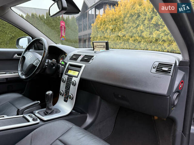 Серый Вольво В50, объемом двигателя 1.6 л и пробегом 222 тыс. км за 8500 $, фото 4 на Automoto.ua