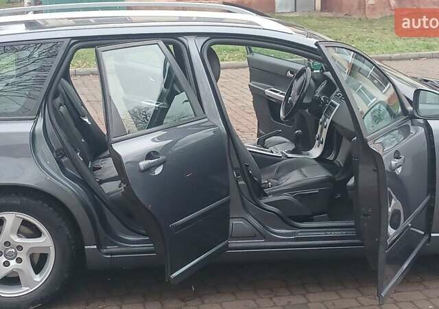 Сірий Вольво V50, об'ємом двигуна 0 л та пробігом 225 тис. км за 8750 $, фото 36 на Automoto.ua
