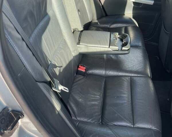 Серый Вольво В50, объемом двигателя 1.6 л и пробегом 245 тыс. км за 8850 $, фото 13 на Automoto.ua