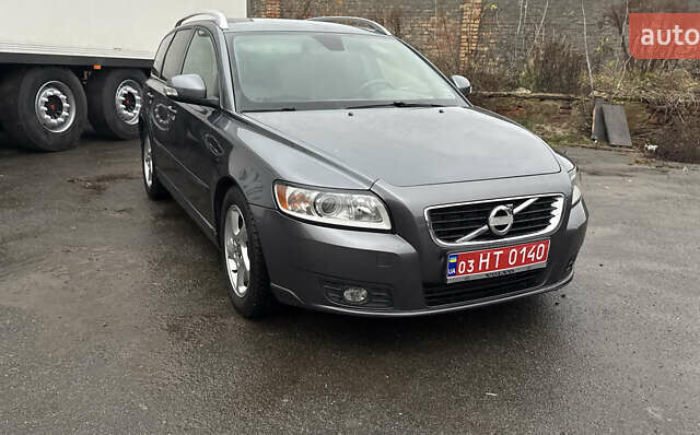 Серый Вольво В50, объемом двигателя 1.6 л и пробегом 219 тыс. км за 9700 $, фото 13 на Automoto.ua
