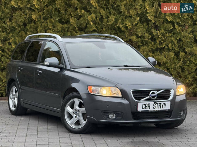 Серый Вольво В50, объемом двигателя 1.6 л и пробегом 222 тыс. км за 8500 $, фото 1 на Automoto.ua