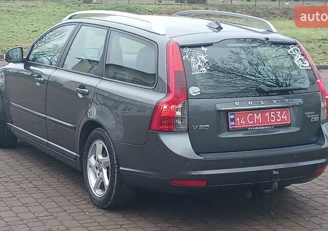 Сірий Вольво V50, об'ємом двигуна 0 л та пробігом 225 тис. км за 8750 $, фото 94 на Automoto.ua