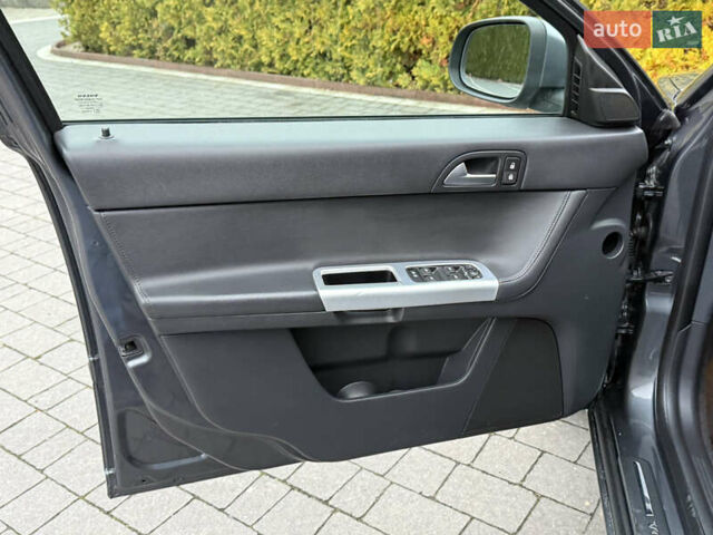 Серый Вольво В50, объемом двигателя 1.6 л и пробегом 222 тыс. км за 8500 $, фото 38 на Automoto.ua