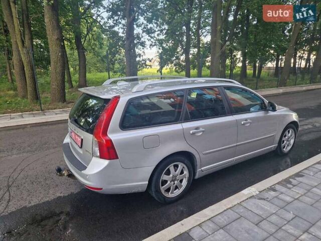 Серый Вольво В50, объемом двигателя 1.6 л и пробегом 191 тыс. км за 8700 $, фото 4 на Automoto.ua