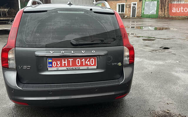 Серый Вольво В50, объемом двигателя 1.6 л и пробегом 219 тыс. км за 9700 $, фото 16 на Automoto.ua