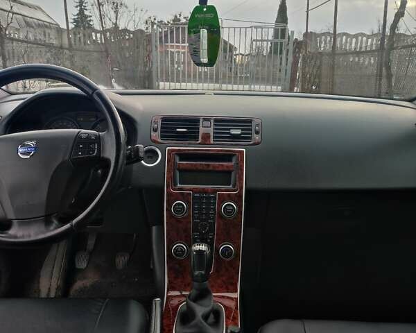 Серый Вольво В50, объемом двигателя 1.6 л и пробегом 230 тыс. км за 8275 $, фото 2 на Automoto.ua