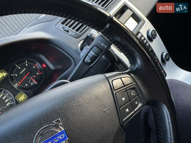 Серый Вольво В50, объемом двигателя 1.6 л и пробегом 228 тыс. км за 8950 $, фото 38 на Automoto.ua