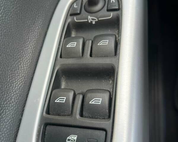 Серый Вольво В50, объемом двигателя 1.6 л и пробегом 245 тыс. км за 8850 $, фото 25 на Automoto.ua