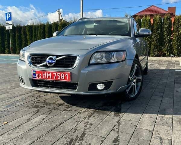 Серый Вольво В50, объемом двигателя 1.6 л и пробегом 245 тыс. км за 8850 $, фото 1 на Automoto.ua