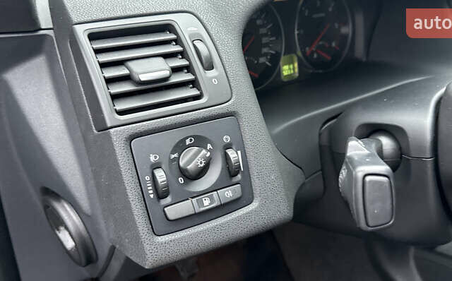 Серый Вольво В50, объемом двигателя 1.6 л и пробегом 219 тыс. км за 9700 $, фото 5 на Automoto.ua